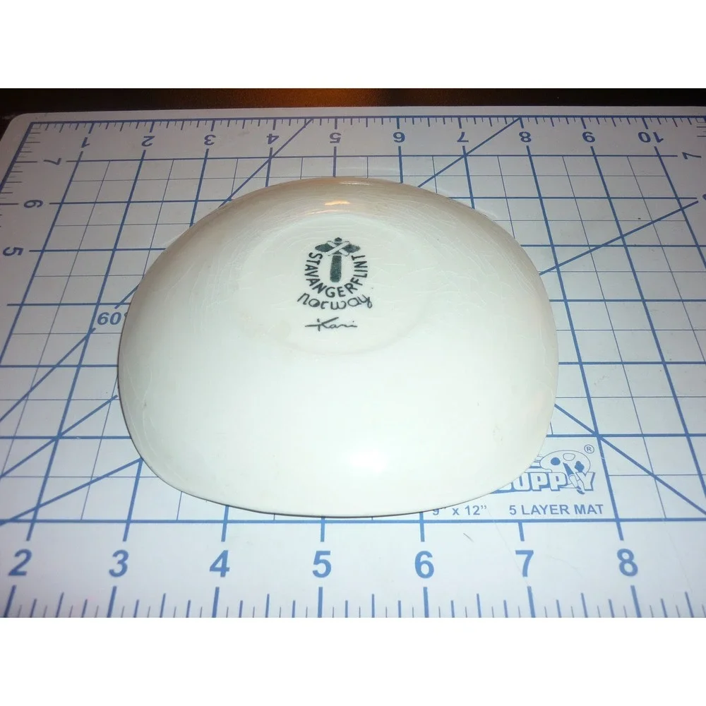 MCM Stavangerflint Norway Kari Nyquist Dish KNA Hotellet Oslo Vintage Car